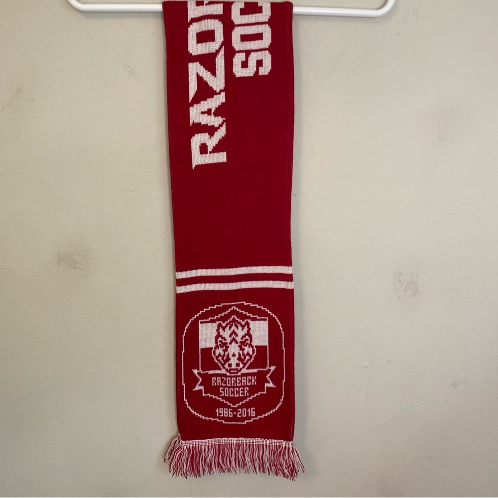 Red Razorback Soccer Scarf 1996-2016 - Picture 5 of 13